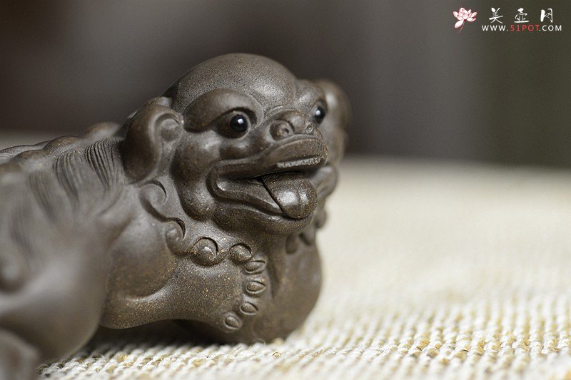 紫砂壶图片：古朴文气 青狮子茶宠  - 宜兴紫砂壶网