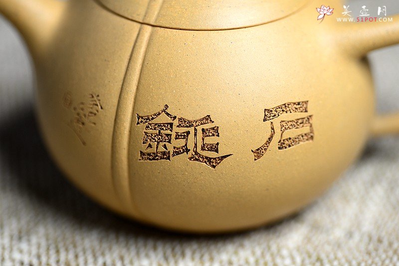 紫砂壶图片：曲峰摹古作品 东石款 石瓢 又称椰子壶 老味具显 陆轶舟文气装饰 - 宜兴紫砂壶网