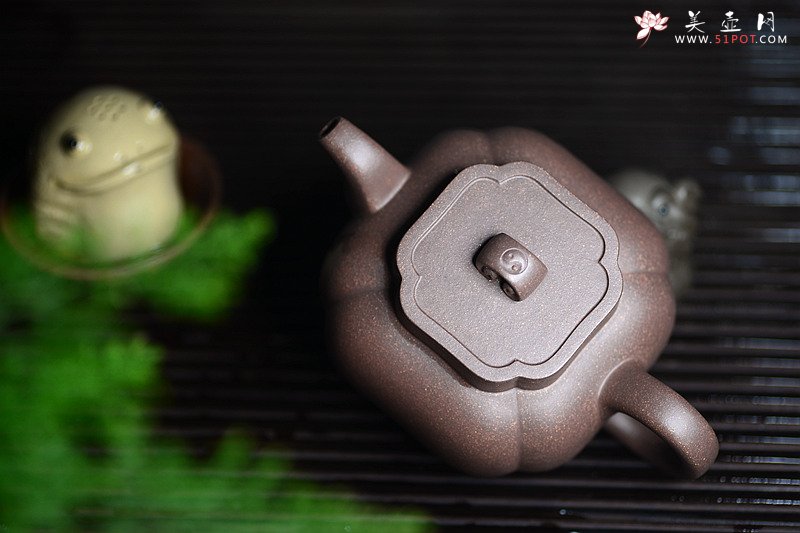 紫砂壶图片：何卫枫甲午新作 东方古韵 筋囊佳器 全手太极如意 - 宜兴紫砂壶网
