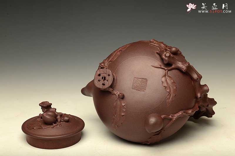 紫砂壶图片：霸气外露o(∩_∩)o  圣桃壶 精品重器 其功力可见一斑 诸兄细品~ - 宜兴紫砂壶网