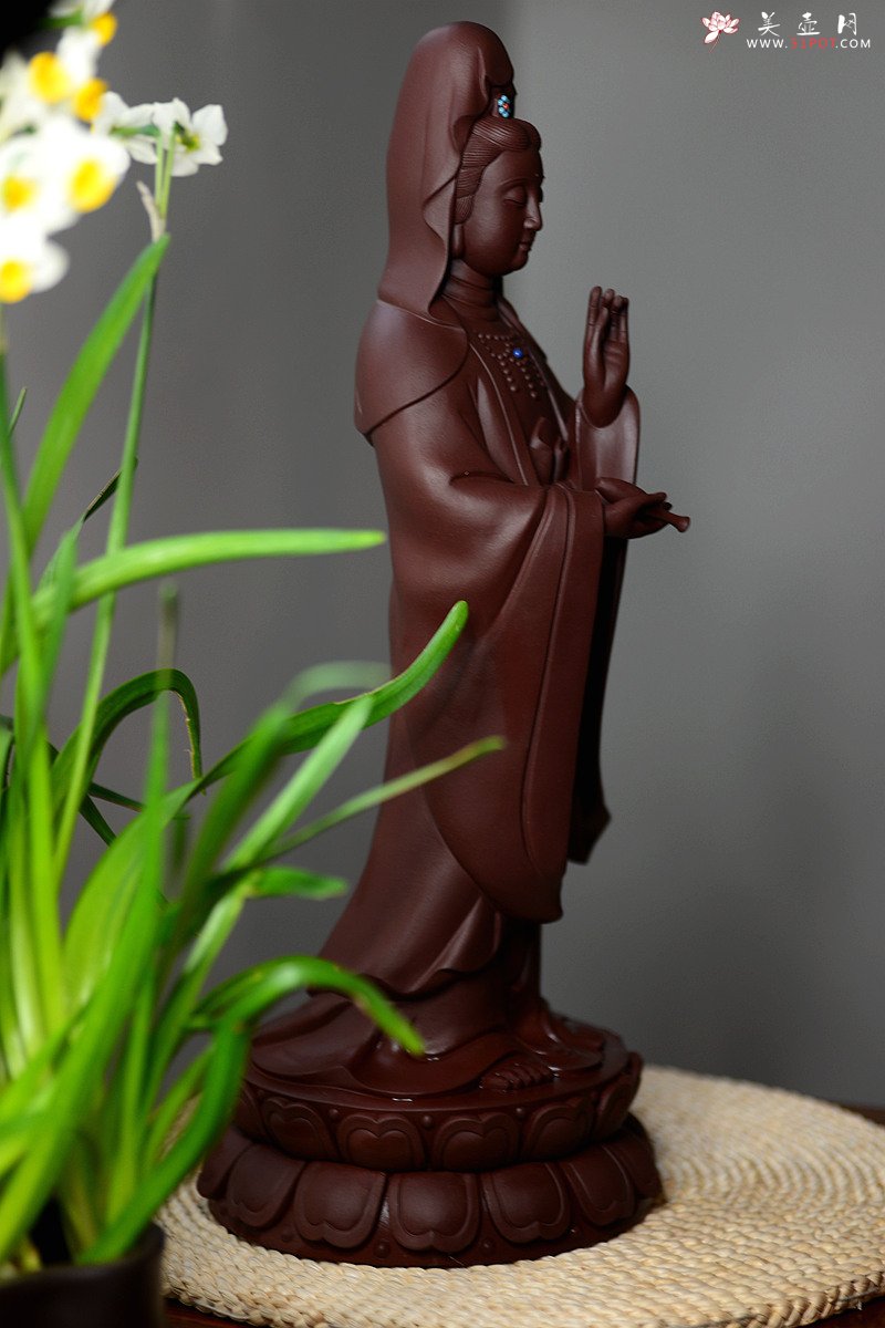 紫砂壶图片：精品雕塑 观音 神态细腻 - 宜兴紫砂壶网