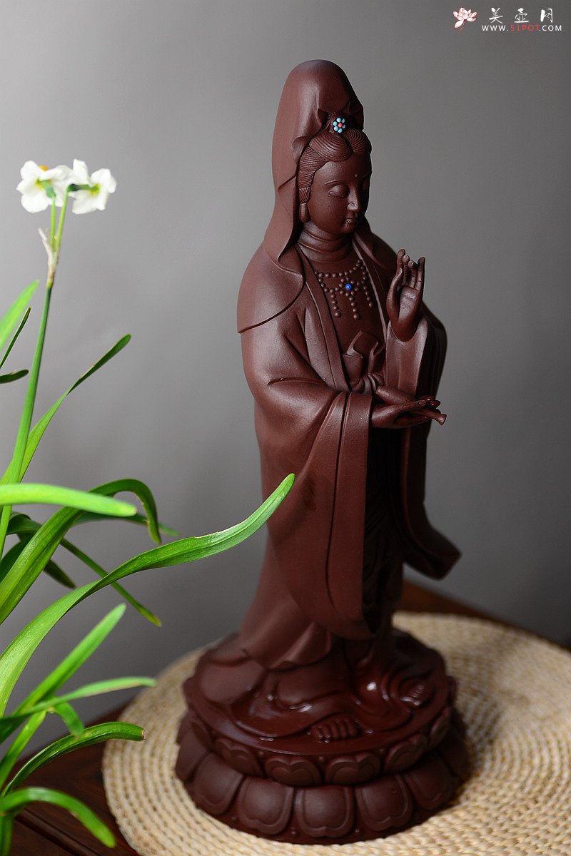 紫砂壶图片：精品雕塑 观音 神态细腻 - 宜兴紫砂壶网