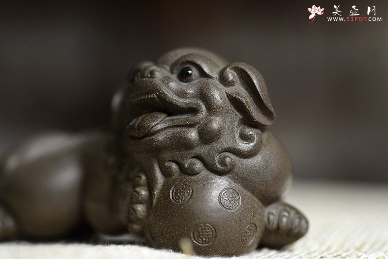 紫砂壶图片：古朴文气 青狮子茶宠  - 宜兴紫砂壶网