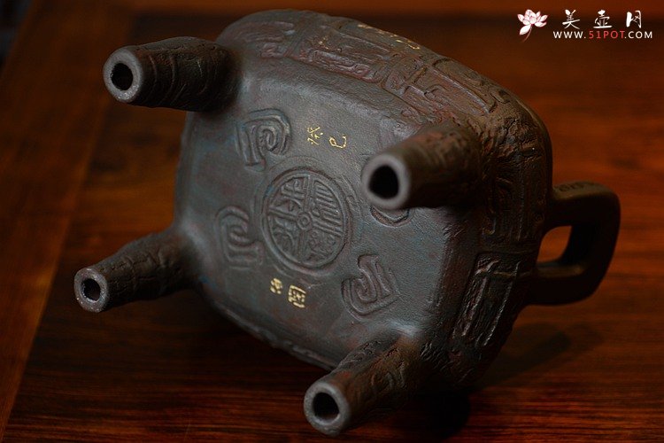 紫砂壶图片：气势雄壮 全手四方平安鼎 古朴 手工拓片证书 - 宜兴紫砂壶网