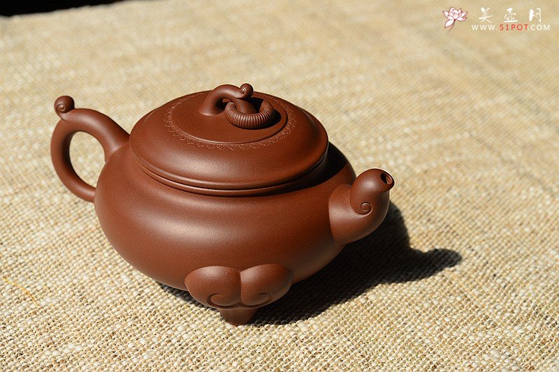 紫砂壶图片：沉稳大气 精美之作 动感十足  吉祥如意 - 宜兴紫砂壶网