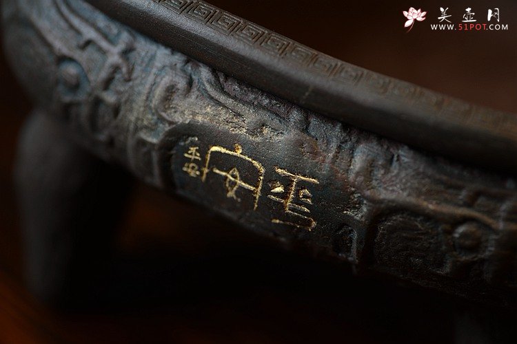 紫砂壶图片：气势雄壮 全手四方平安鼎 古朴 手工拓片证书 - 宜兴紫砂壶网
