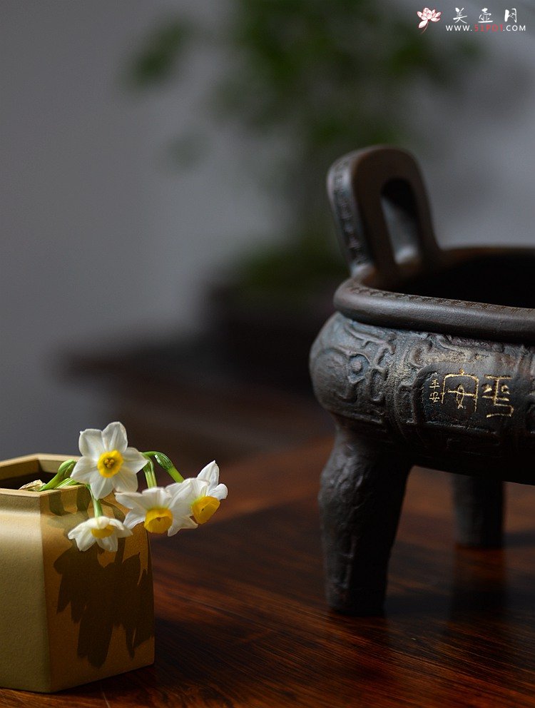 紫砂壶图片：气势雄壮 全手四方平安鼎 古朴 手工拓片证书 - 宜兴紫砂壶网