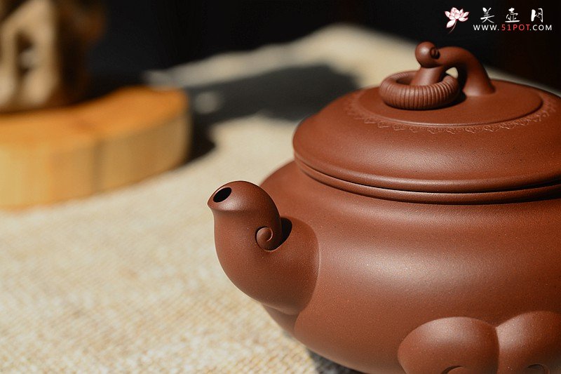 紫砂壶图片：沉稳大气 精美之作 动感十足  吉祥如意 - 宜兴紫砂壶网