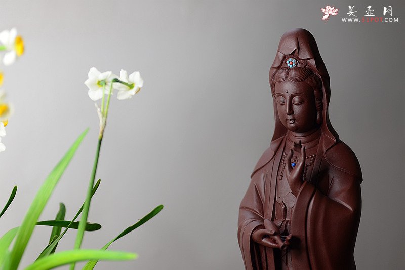 紫砂壶图片：精品雕塑 观音 神态细腻 - 宜兴紫砂壶网