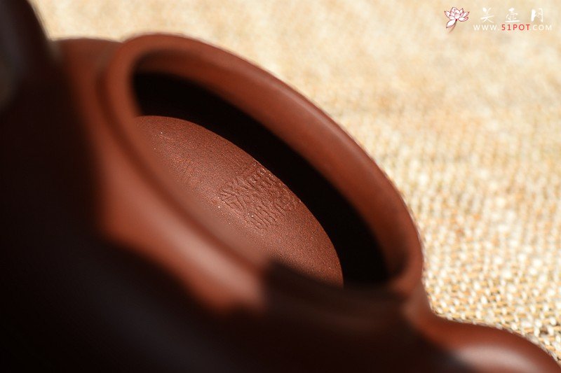 紫砂壶图片：传统实用 全手小掇只 家藏老紫泥 做工精致 - 宜兴紫砂壶网