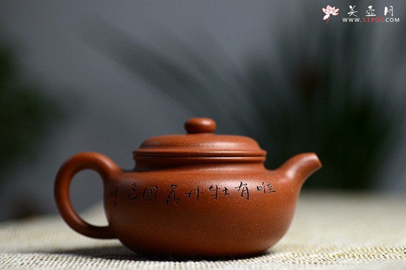 紫砂壶图片：优质降坡泥 颇有玩味~ 全手浮雕仿古 器形端庄 - 宜兴紫砂壶网