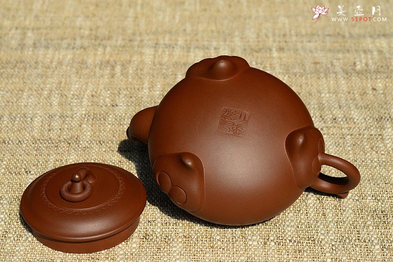 紫砂壶图片：沉稳大气 精美之作 动感十足  吉祥如意 - 宜兴紫砂壶网