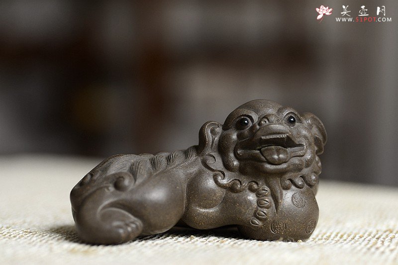 紫砂壶图片：古朴文气 青狮子茶宠  - 宜兴紫砂壶网