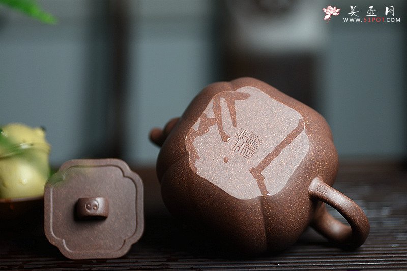 紫砂壶图片：何卫枫甲午新作 东方古韵 筋囊佳器 全手太极如意 - 宜兴紫砂壶网