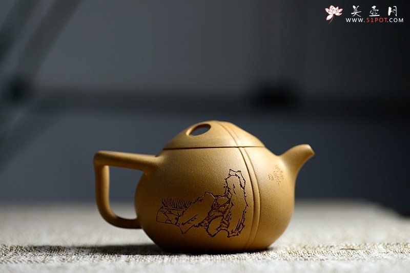 紫砂壶图片：曲峰摹古作品 东石款 石瓢 又称椰子壶 老味具显 陆轶舟文气装饰 - 宜兴紫砂壶网