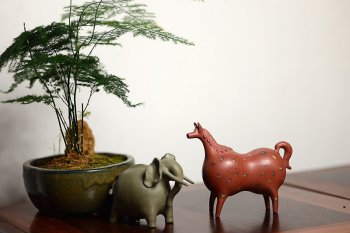 紫砂壶图片：马到吉象~ 施奇华新年特色文房茶宠 全手工 颇有玩味~ - 宜兴紫砂壶网