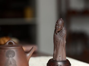 紫砂壶图片：树桩老人  神态生动 - 宜兴紫砂壶网