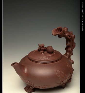 紫砂壶图片：霸气外露o(∩_∩)o  圣桃壶 精品重器 其功力可见一斑 诸兄细品~ - 宜兴紫砂壶网