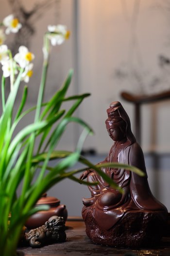 紫砂壶图片：坐观音 表情生动 整体协调 - 宜兴紫砂壶网