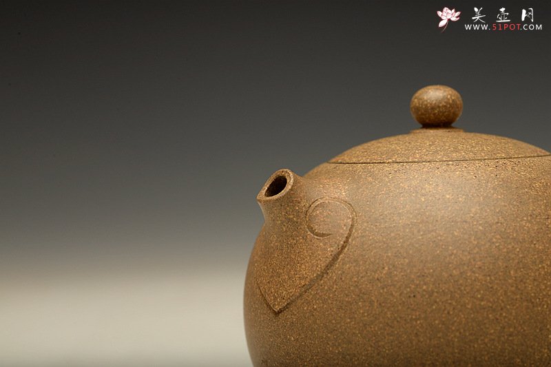 紫砂壶图片：深情连连 敦厚可人 优质段泥 全手嵌盖如意西施   - 宜兴紫砂壶网