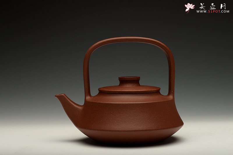紫砂壶图片：潘小东甲午年新作 潜力派 全手玉带提梁 智行方圆 颇有难度 - 宜兴紫砂壶网