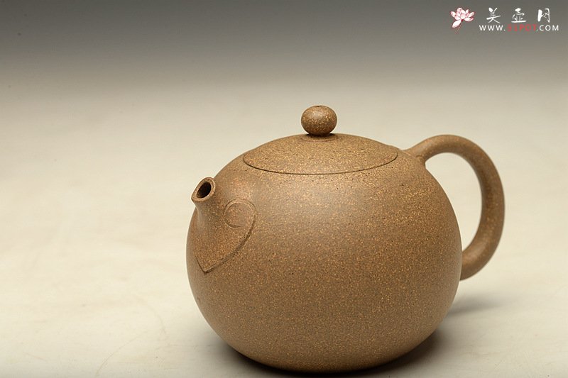 紫砂壶图片：深情连连 敦厚可人 优质段泥 全手嵌盖如意西施   - 宜兴紫砂壶网