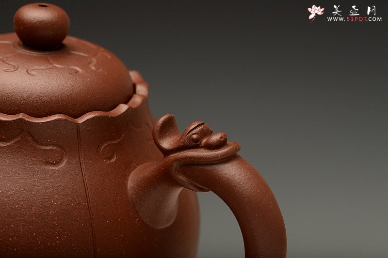 紫砂壶图片：黄龙源底槽青 造型新颖 实用精致 龙珠 - 宜兴紫砂壶网