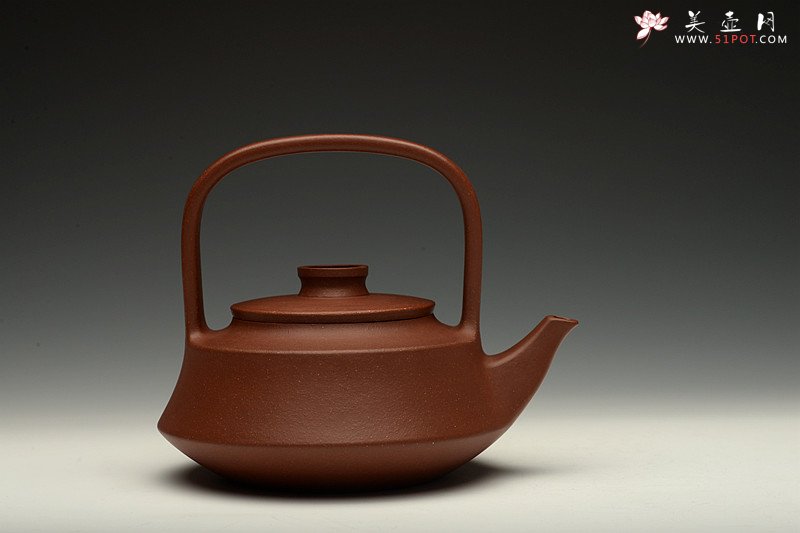 紫砂壶图片：潘小东甲午年新作 潜力派 全手玉带提梁 智行方圆 颇有难度 - 宜兴紫砂壶网