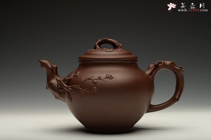 紫砂壶图片：经典传统 梅报春 气宇轩昂 贴叶精彩 - 宜兴紫砂壶网