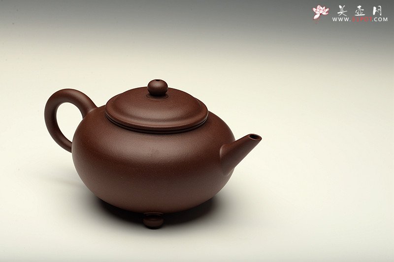 紫砂壶图片：神韵探寻 全手三足水平 实力体现 舒展大气 - 宜兴紫砂壶网