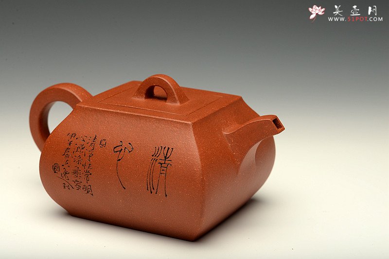 紫砂壶图片：线条挺拔 方圆相容 全手四方鼓腹 陆轶舟装饰   - 宜兴紫砂壶网