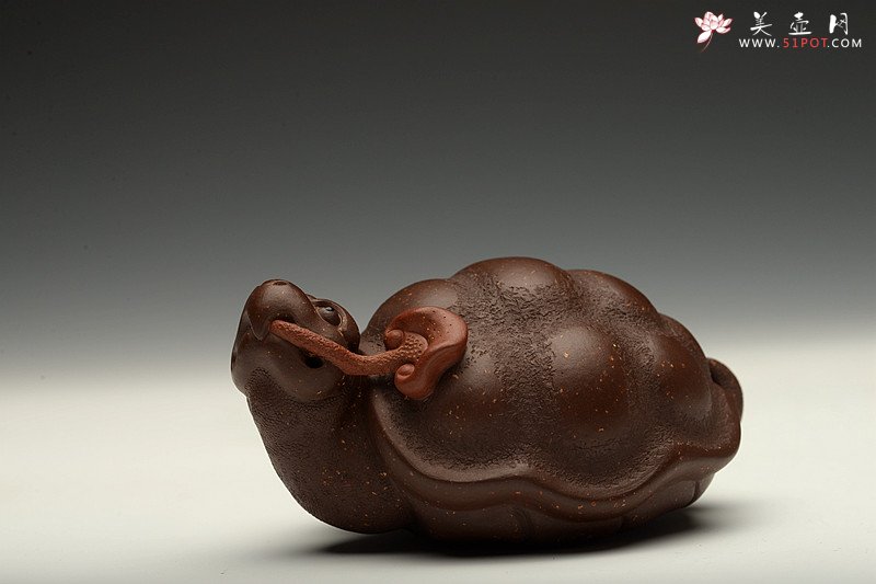紫砂壶图片：寿龟送灵芝~ 寿上加寿o(∩_∩)o  憨态可掬 做工精致 用料讲究~ - 宜兴紫砂壶网
