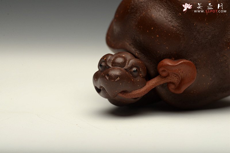 紫砂壶图片：寿龟送灵芝~ 寿上加寿o(∩_∩)o  憨态可掬 做工精致 用料讲究~ - 宜兴紫砂壶网