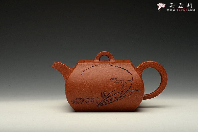 紫砂壶图片：线条挺拔 方圆相容 全手四方鼓腹 陆轶舟装饰   - 宜兴紫砂壶网