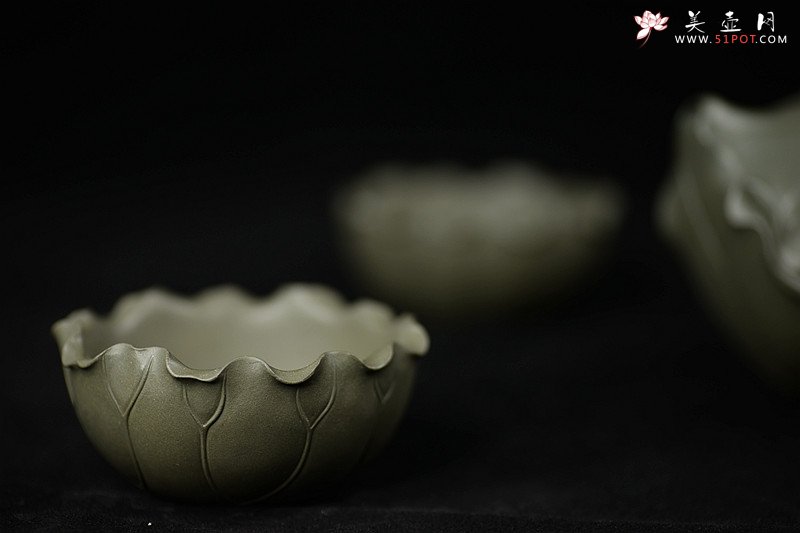 紫砂壶图片：紫砂臻品 荷叶微卷有清香之和合套壶 孙伟强张新亚合作 至美清廉 - 宜兴紫砂壶网