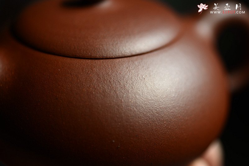 紫砂壶图片：为茶而生 陈腐极品底槽青 全手小福壶 - 宜兴紫砂壶网