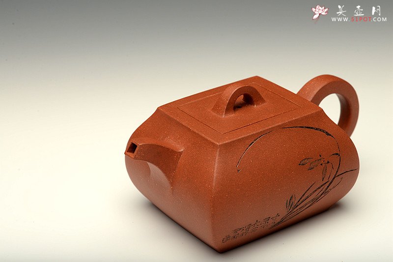 紫砂壶图片：线条挺拔 方圆相容 全手四方鼓腹 陆轶舟装饰   - 宜兴紫砂壶网