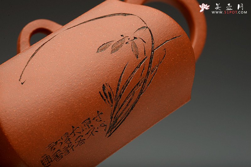 紫砂壶图片：线条挺拔 方圆相容 全手四方鼓腹 陆轶舟装饰   - 宜兴紫砂壶网