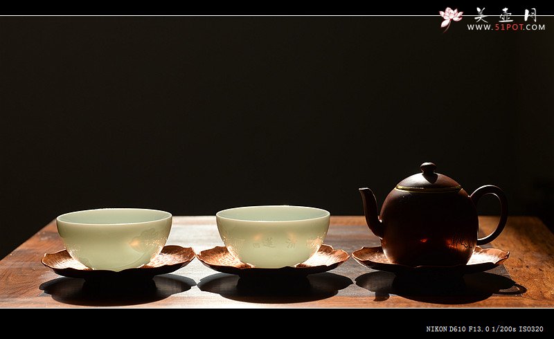 紫砂壶图片：美壶特惠一套 景德镇手工浅雕杯+福建手工制作莲花铜杯托~ **必备数量有限o(∩_∩)o  - 宜兴紫砂壶网