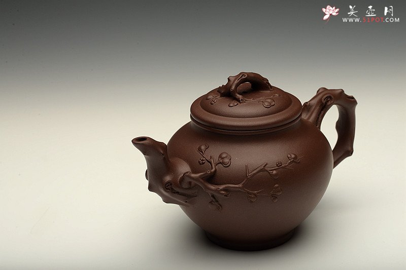 紫砂壶图片：经典传统 梅报春 气宇轩昂 贴叶精彩 - 宜兴紫砂壶网