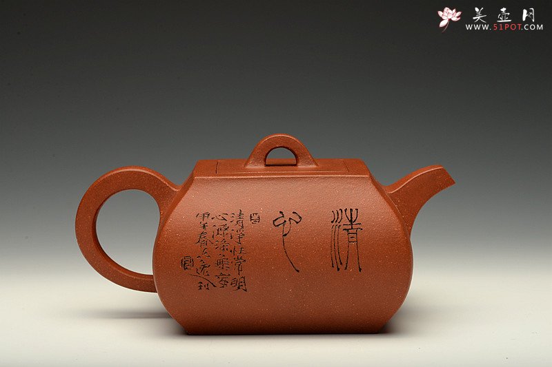 紫砂壶图片：线条挺拔 方圆相容 全手四方鼓腹 陆轶舟装饰   - 宜兴紫砂壶网