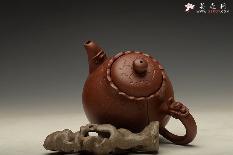 紫砂壶图片：黄龙源底槽青 造型新颖 实用精致 龙珠 - 宜兴紫砂壶网