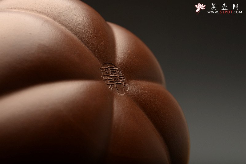 紫砂壶图片：顾正芳甲午年新作 薄胎筋囊花器 饱满挺拔 线条优美 全手工六瓣南瓜 - 宜兴紫砂壶网