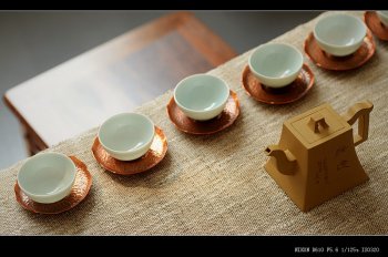 紫砂壶图片：美壶特惠一套 景德镇手工浅雕杯+福建手工制作莲花铜杯托~ **必备数量有限o(∩_∩)o  - 宜兴紫砂壶网