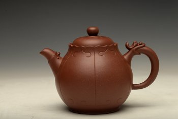 紫砂壶图片：黄龙源底槽青 造型新颖 实用精致 龙珠 - 宜兴紫砂壶网