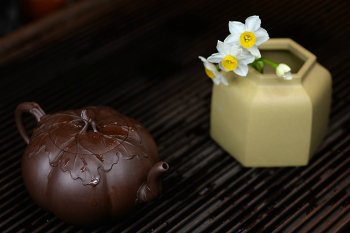 紫砂壶图片：顾正芳甲午年新作 薄胎筋囊花器 饱满挺拔 线条优美 全手工六瓣南瓜 - 宜兴紫砂壶网