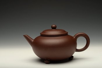 紫砂壶图片：神韵探寻 全手三足水平 实力体现 舒展大气 - 宜兴紫砂壶网