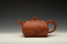 紫砂壶图片：线条挺拔 方圆相容 全手四方鼓腹 陆轶舟装饰   - 宜兴紫砂壶网