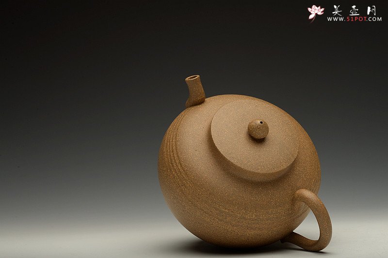 紫砂壶图片：独特韵味 古色古香 于洪霞新作 全手汉韵 饱满俊雅 - 宜兴紫砂壶网
