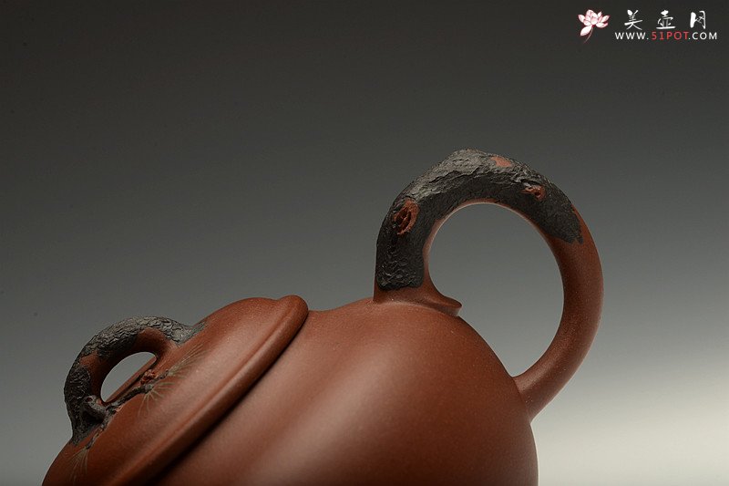 紫砂壶图片：传统小花货 敦厚实用 贴叶生动 松韵 - 宜兴紫砂壶网